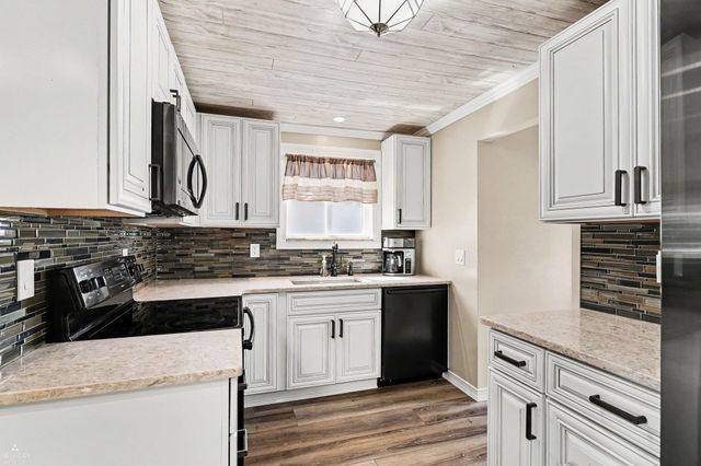 18039 S Summer Lane Lane, Fraser, MI 48026