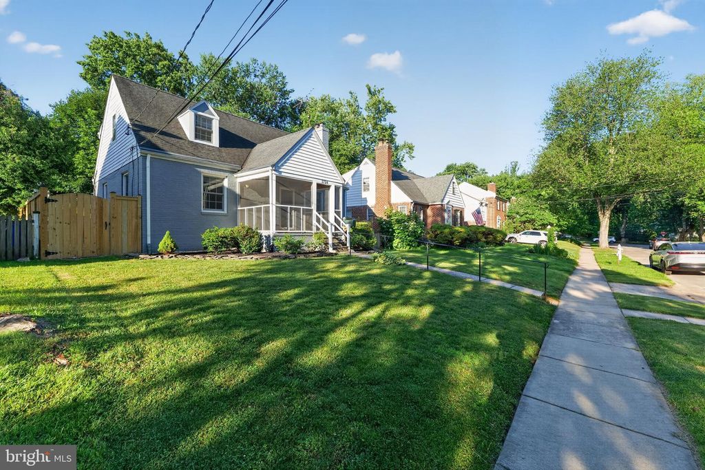 Image 1 of property listing at 1724 DUBLIN DR, Silver Spring, MD 20902