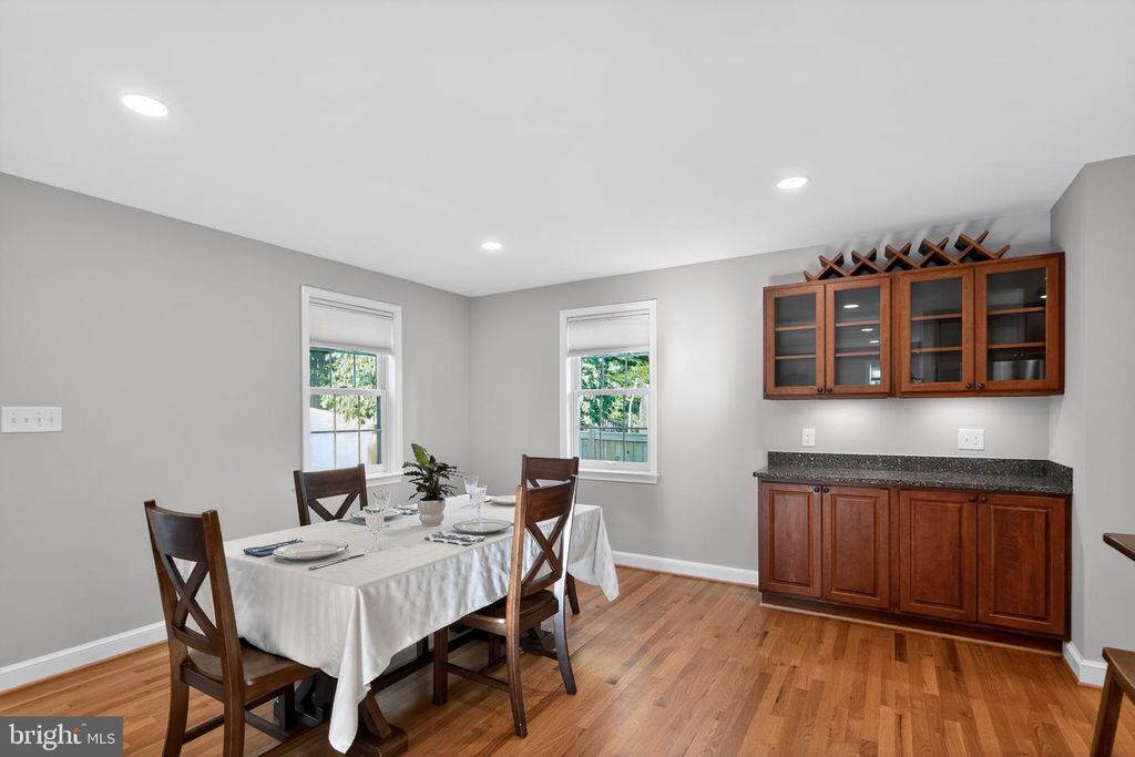 Image 14 of property listing at 1724 DUBLIN DR, Silver Spring, MD 20902