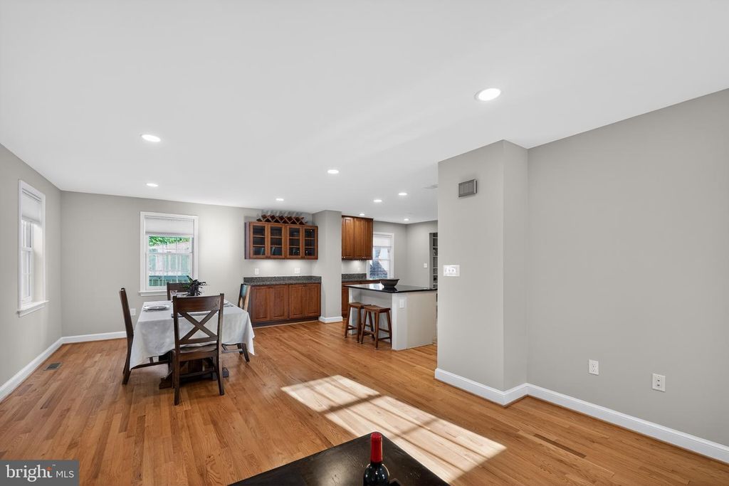Image 15 of property listing at 1724 DUBLIN DR, Silver Spring, MD 20902