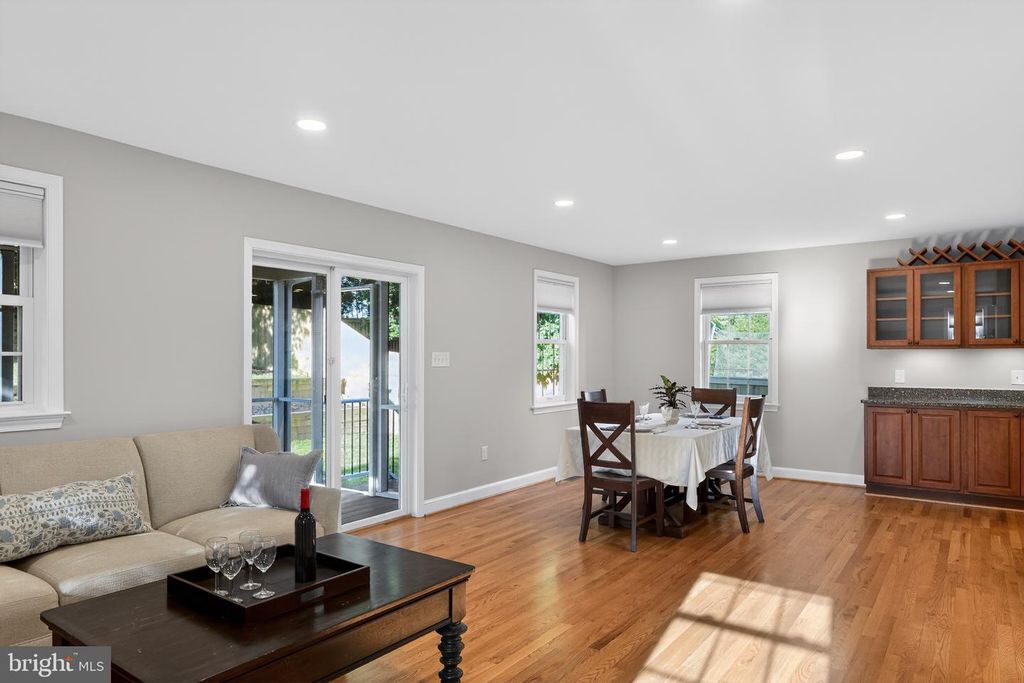Image 16 of property listing at 1724 DUBLIN DR, Silver Spring, MD 20902