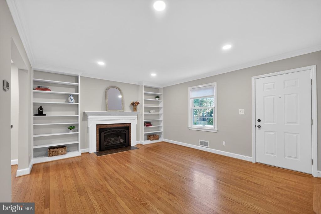 Image 20 of property listing at 1724 DUBLIN DR, Silver Spring, MD 20902