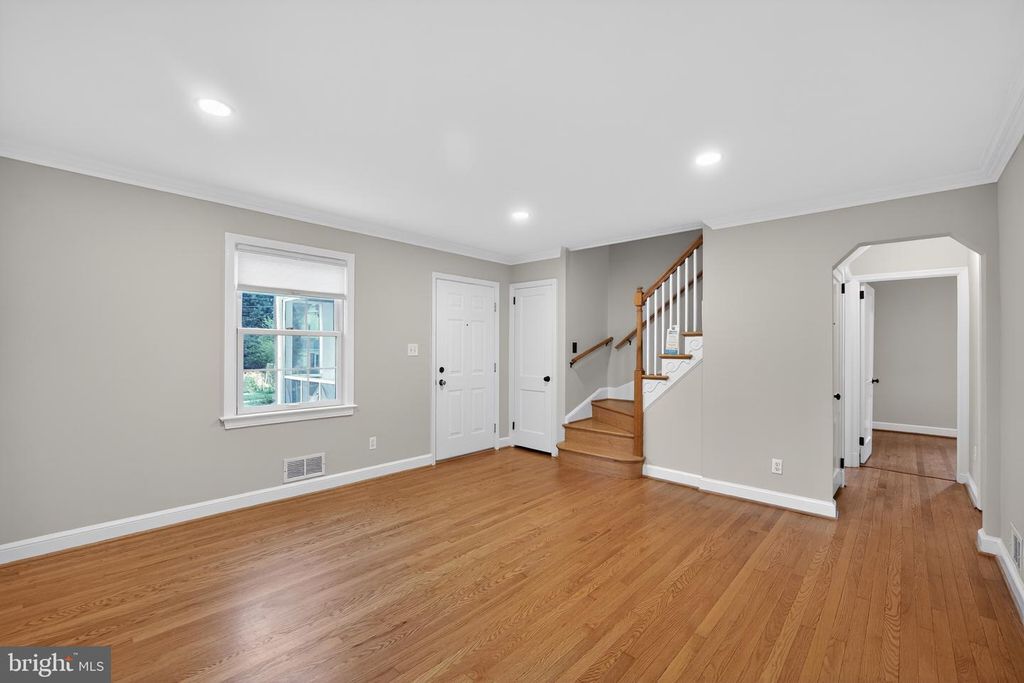 Image 22 of property listing at 1724 DUBLIN DR, Silver Spring, MD 20902