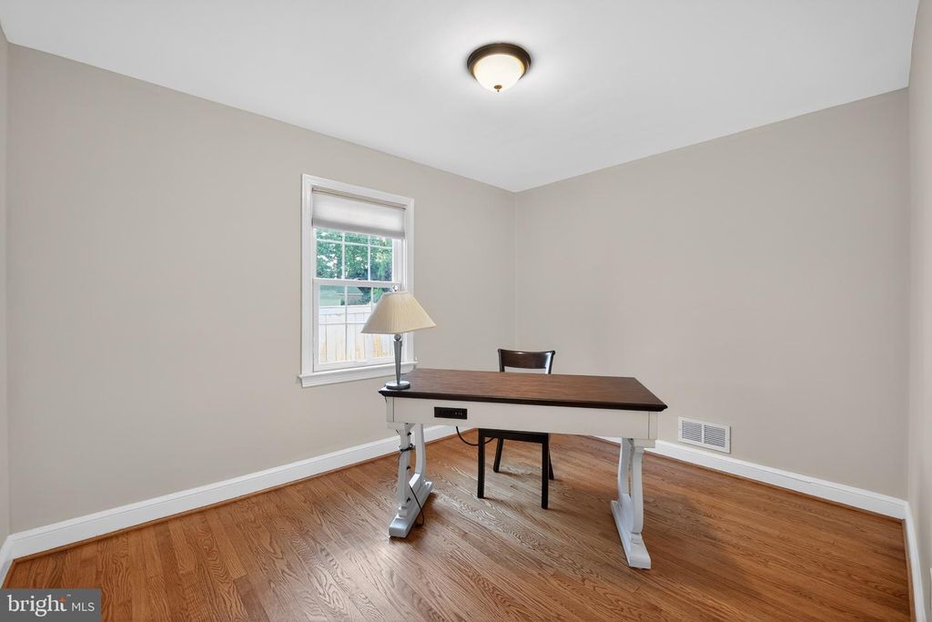 Image 25 of property listing at 1724 DUBLIN DR, Silver Spring, MD 20902