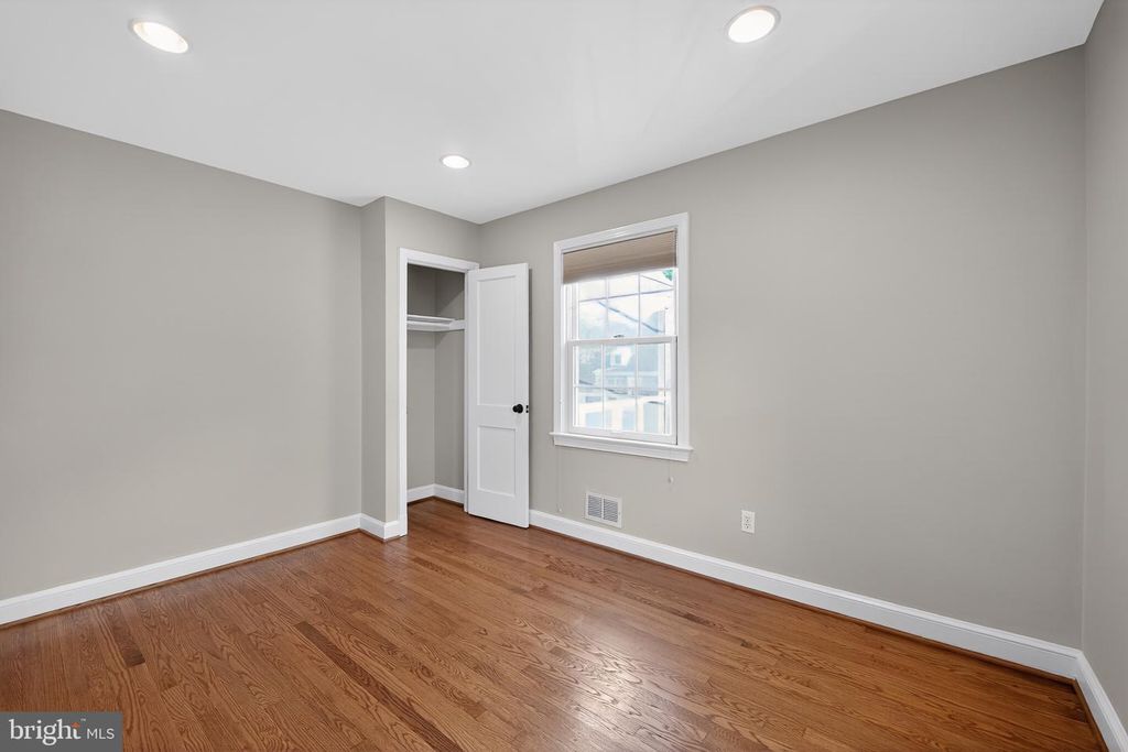 Image 26 of property listing at 1724 DUBLIN DR, Silver Spring, MD 20902