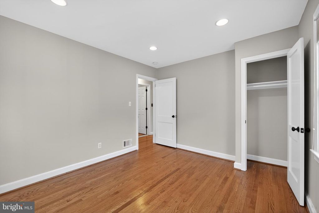 Image 28 of property listing at 1724 DUBLIN DR, Silver Spring, MD 20902
