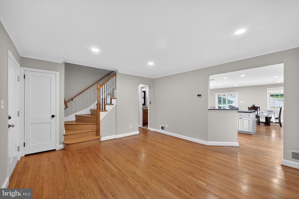 Image 29 of property listing at 1724 DUBLIN DR, Silver Spring, MD 20902