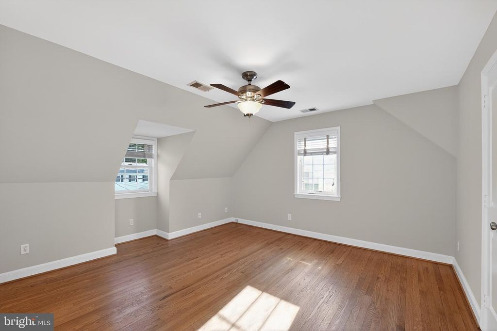 Image 30 of property listing at 1724 DUBLIN DR, Silver Spring, MD 20902