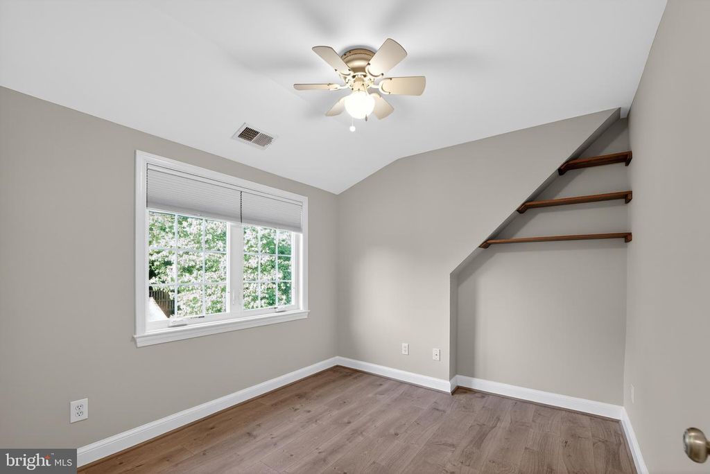 Image 34 of property listing at 1724 DUBLIN DR, Silver Spring, MD 20902