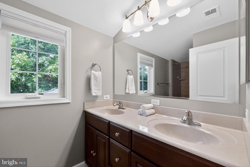 Image 36 of property listing at 1724 DUBLIN DR, Silver Spring, MD 20902