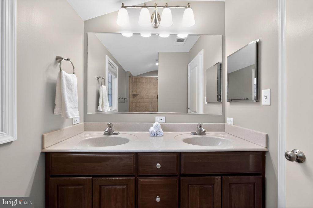 Image 37 of property listing at 1724 DUBLIN DR, Silver Spring, MD 20902