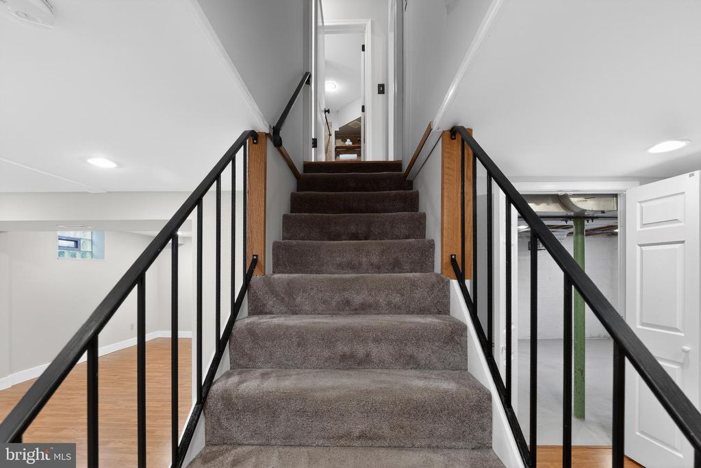 Image 39 of property listing at 1724 DUBLIN DR, Silver Spring, MD 20902
