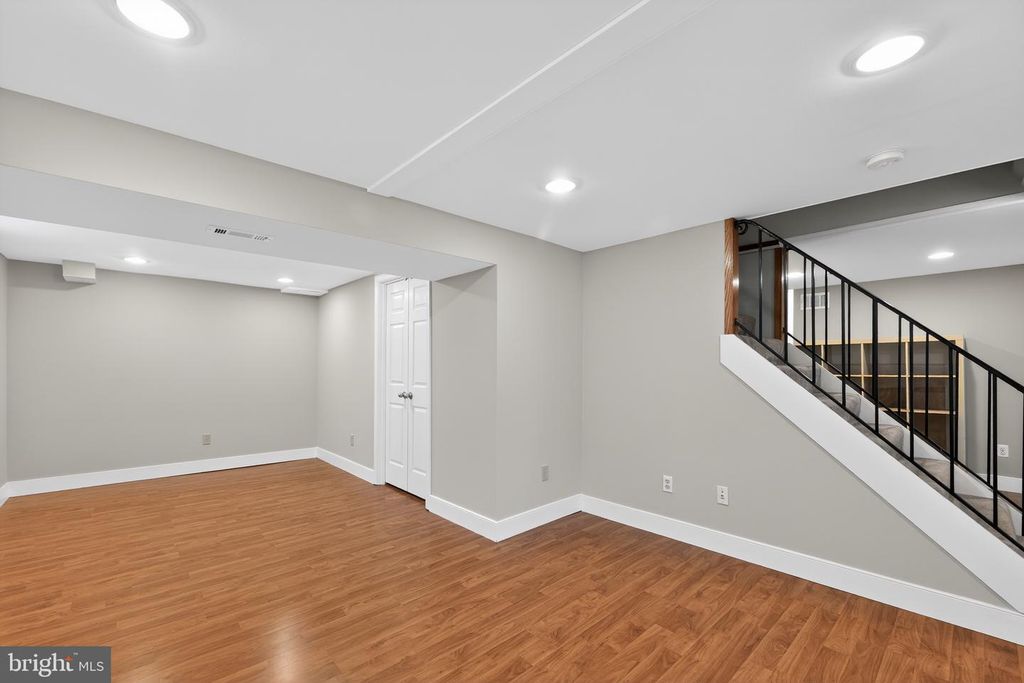 Image 40 of property listing at 1724 DUBLIN DR, Silver Spring, MD 20902