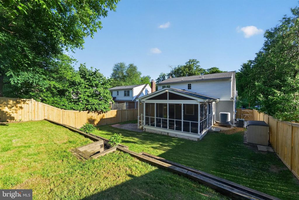 Image 47 of property listing at 1724 DUBLIN DR, Silver Spring, MD 20902