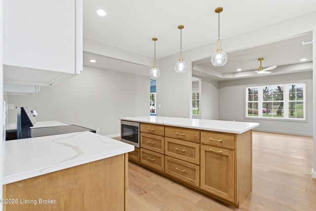 1006 Rowan Creek Dr, Bardstown, KY 40004
