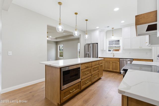 1006 Rowan Creek Dr, Bardstown, KY 40004