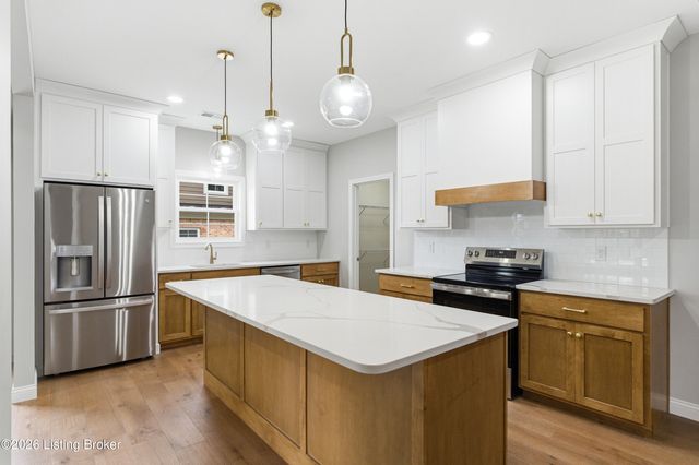 1006 Rowan Creek Dr, Bardstown, KY 40004