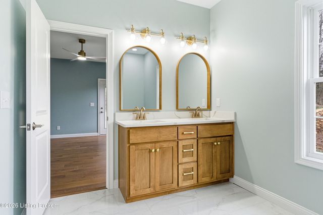 1006 Rowan Creek Dr, Bardstown, KY 40004