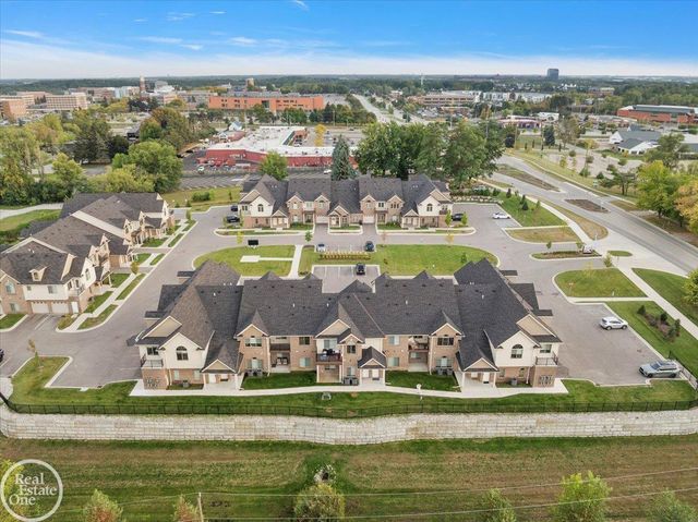 2850 Barrington Square Drive, Auburn Hills, MI 48326