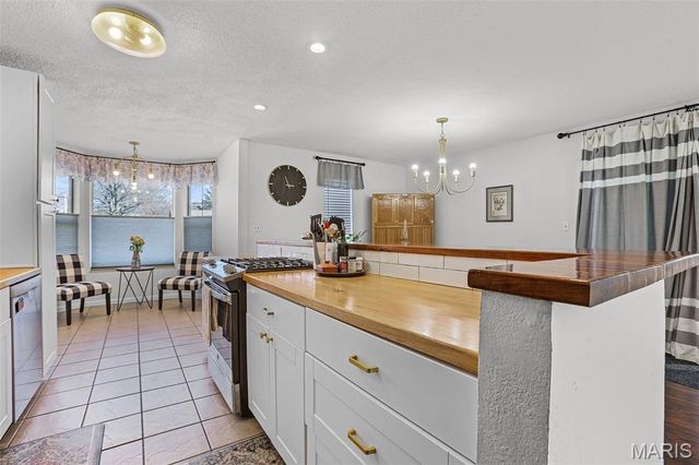 1405 Royal Oak Court, O'fallon, IL 62269