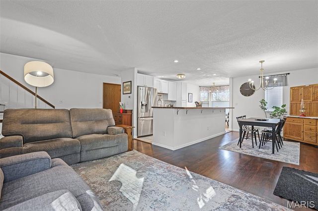 1405 Royal Oak Court, O'fallon, IL 62269