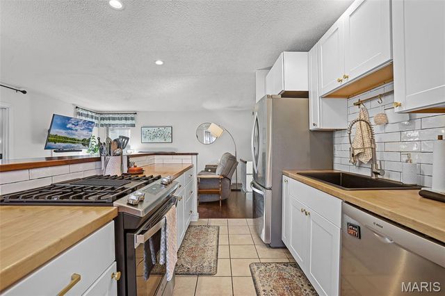 1405 Royal Oak Court, O'fallon, IL 62269