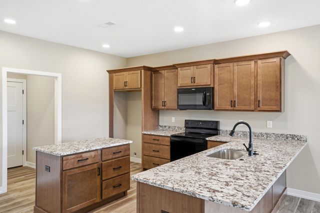 1048 STONEHAVEN DR, Boonville, MO 65233