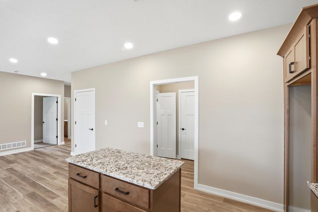 1048 STONEHAVEN DR, Boonville, MO 65233