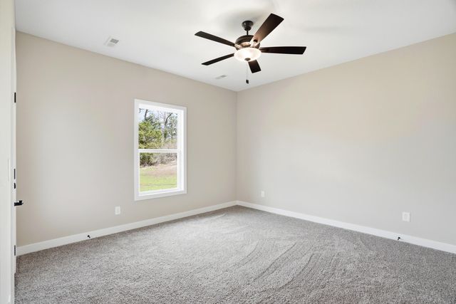 1048 STONEHAVEN DR, Boonville, MO 65233