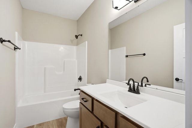 1048 STONEHAVEN DR, Boonville, MO 65233