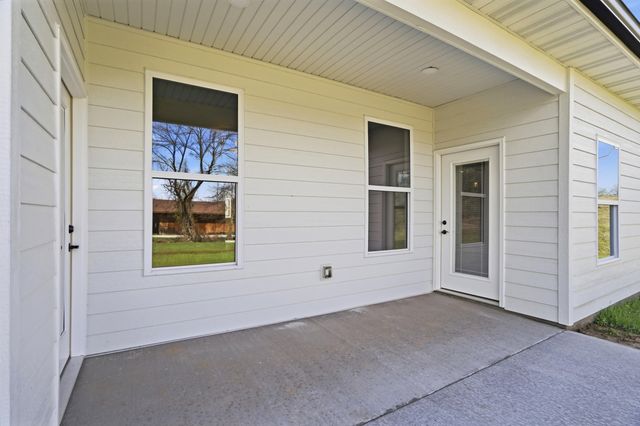 1048 STONEHAVEN DR, Boonville, MO 65233