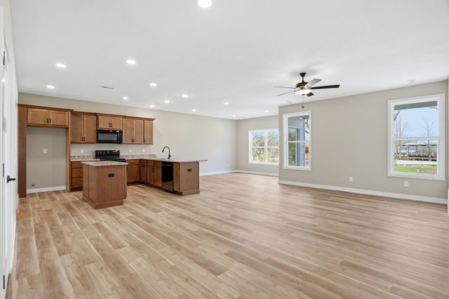 1048 STONEHAVEN DR, Boonville, MO 65233