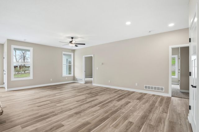 1048 STONEHAVEN DR, Boonville, MO 65233