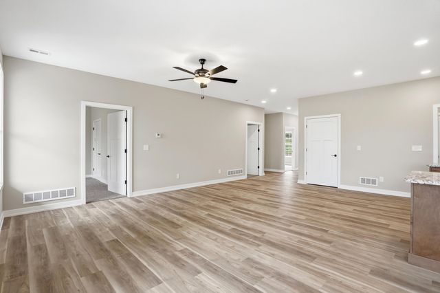 1048 STONEHAVEN DR, Boonville, MO 65233