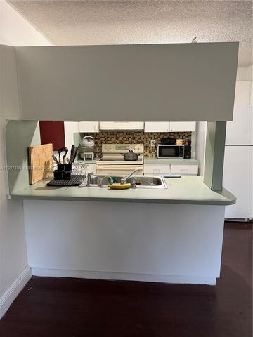 1850 NW 22nd Ct B, Miami, FL 33125