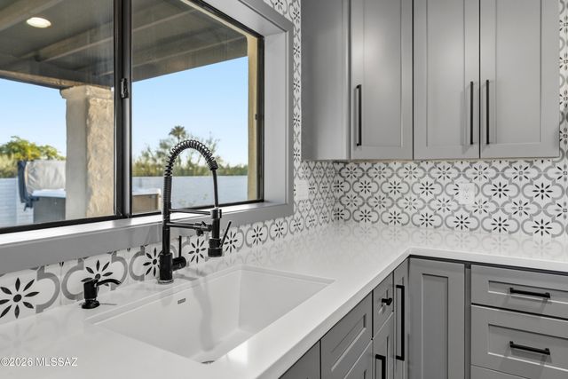 4554 N Avenida Del Cazador, Tucson, AZ 85718