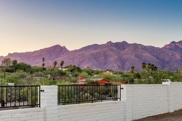4554 N Avenida Del Cazador, Tucson, AZ 85718