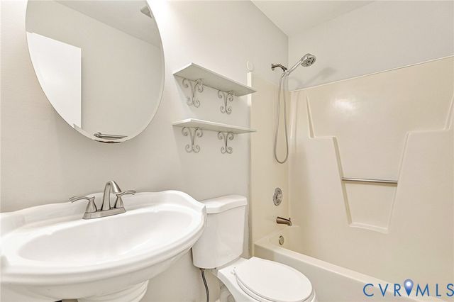 319 Lake Caroline Dr, Ruther Glen, VA 22546