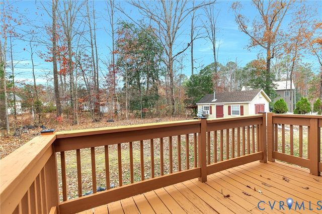 319 Lake Caroline Dr, Ruther Glen, VA 22546
