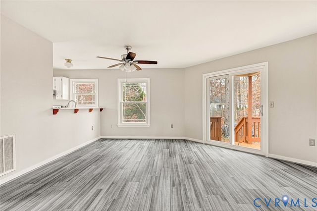 319 Lake Caroline Dr, Ruther Glen, VA 22546