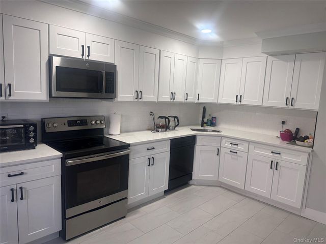 753 Wyngate Drive W, Hempstead, NY 11580