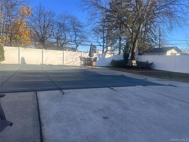 753 Wyngate Drive W, Hempstead, NY 11580