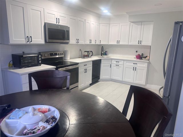 753 Wyngate Drive W, Hempstead, NY 11580