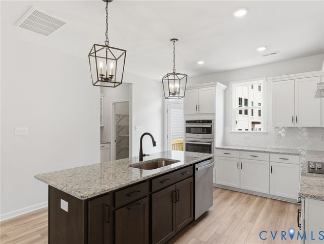 13813 Riverlight Dr, Midlothian, VA 23114