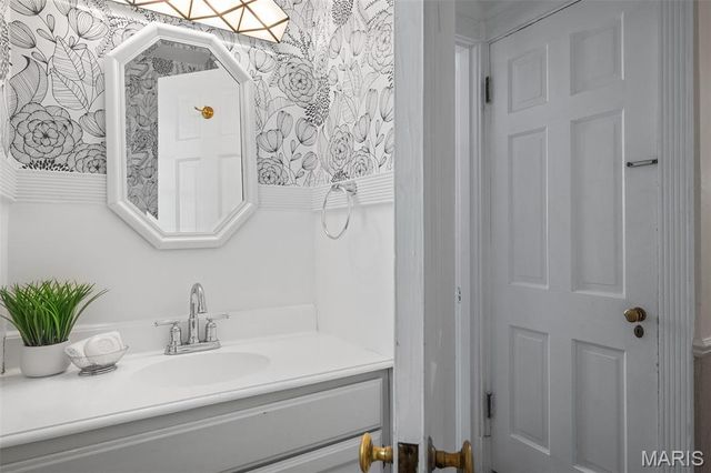 12 Webster Acres, Webster Groves, MO 63119