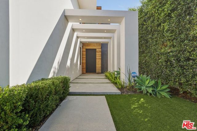 5316 Lennox Avenue, Sherman Oaks, CA 91401