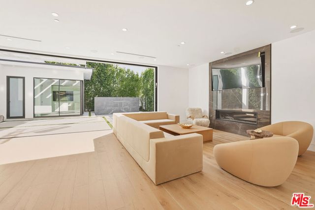 5316 Lennox Avenue, Sherman Oaks, CA 91401