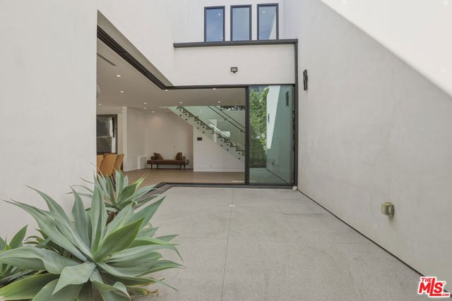 5316 Lennox Avenue, Sherman Oaks, CA 91401