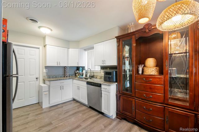 13428 Sarsfield Avenue, Warren, MI 48089
