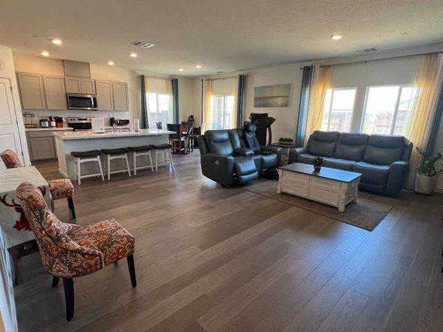 4910 Starfruit Ct, Roseville, CA 95747